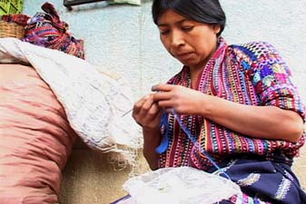 Nicolasa Quieju Saminez of El Adelanto crochets a bolsa or multipurpose bag for the export organization Mayan Hands. Photo by Kathleen Mossman Vitale 2005.